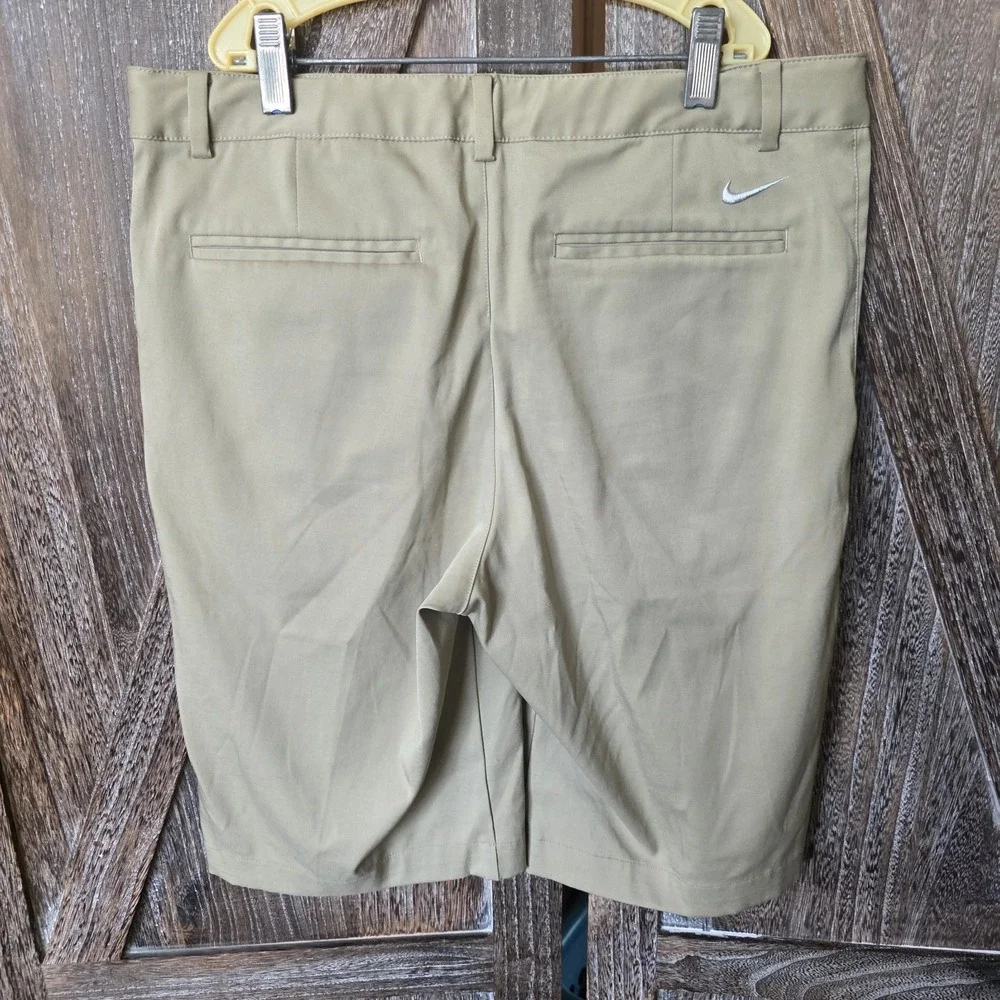 Nike Golf Shorts Boys Size XL Beige Chino Dri-FIT Stretch Performance 10